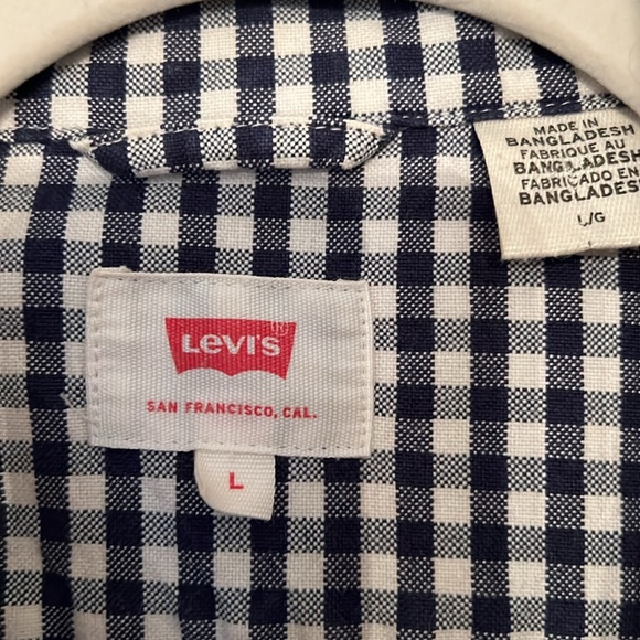 EUC Levi’s button down - Picture 2 of 2